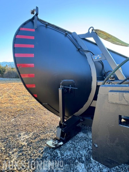 Agricultural machinery 2015 Steinsland SP 2700 - Spissplog med paralellogram - Feste for brøyteplate - Nymalt: picture 6 Agricultural machinery 2015 Steinsland SP 2700 - Spissplog med paralellogram - Feste for brøyteplate - Nymalt: picture 6