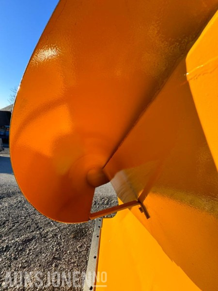 Agricultural machinery 2015 Steinsland SP 2700 - Spissplog med paralellogram - Feste for brøyteplate - Nymalt: picture 12 Agricultural machinery 2015 Steinsland SP 2700 - Spissplog med paralellogram - Feste for brøyteplate - Nymalt: picture 12