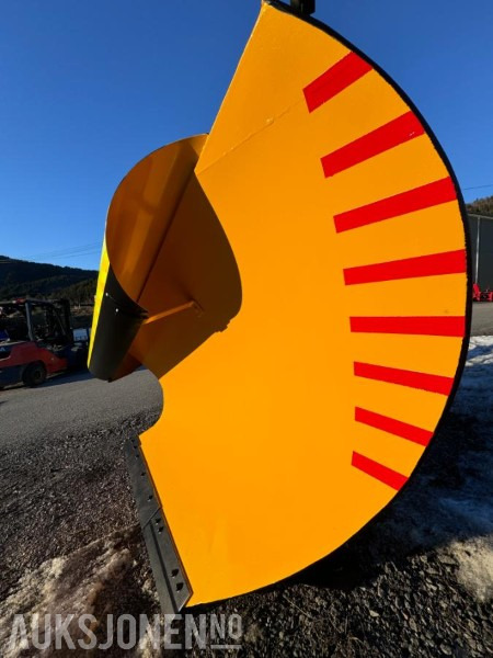 Agricultural machinery 2015 Steinsland SP 2700 - Spissplog med paralellogram - Feste for brøyteplate - Nymalt: picture 9 Agricultural machinery 2015 Steinsland SP 2700 - Spissplog med paralellogram - Feste for brøyteplate - Nymalt: picture 9