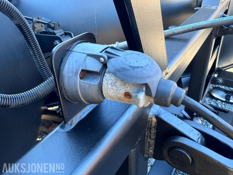 Agricultural machinery 2015 Steinsland SP 2700 - Spissplog med paralellogram - Feste for brøyteplate - Nymalt: picture 19 Agricultural machinery 2015 Steinsland SP 2700 - Spissplog med paralellogram - Feste for brøyteplate - Nymalt: picture 19