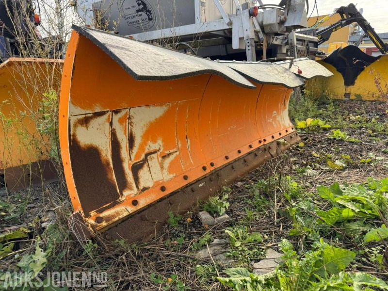 2018 Schmidt Tarron MS-C 27 | 270cm fjærbelastet snøskjær / brøyteplog m/ hydraulisk sving | trepunkt - Agricultural machinery: picture 2 2018 Schmidt Tarron MS-C 27 | 270cm fjærbelastet snøskjær / brøyteplog m/ hydraulisk sving | trepunkt - Agricultural machinery: picture 2