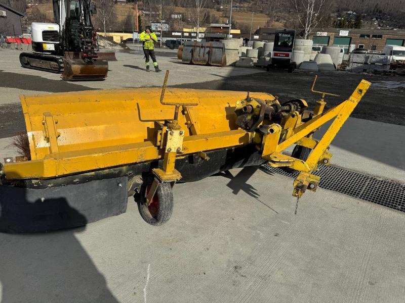 Kost med 3-punkt feste - Agricultural machinery: picture 5 Kost med 3-punkt feste - Agricultural machinery: picture 5