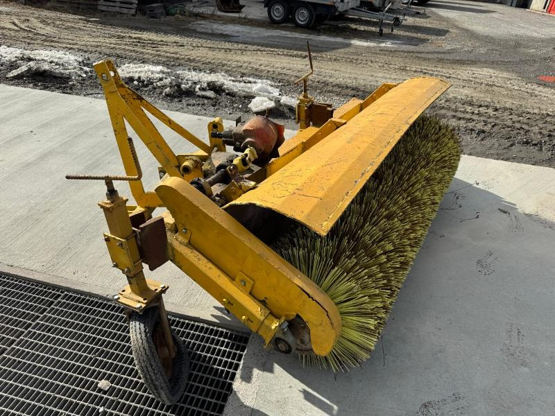 Kost med 3-punkt feste - Agricultural machinery: picture 2 Kost med 3-punkt feste - Agricultural machinery: picture 2