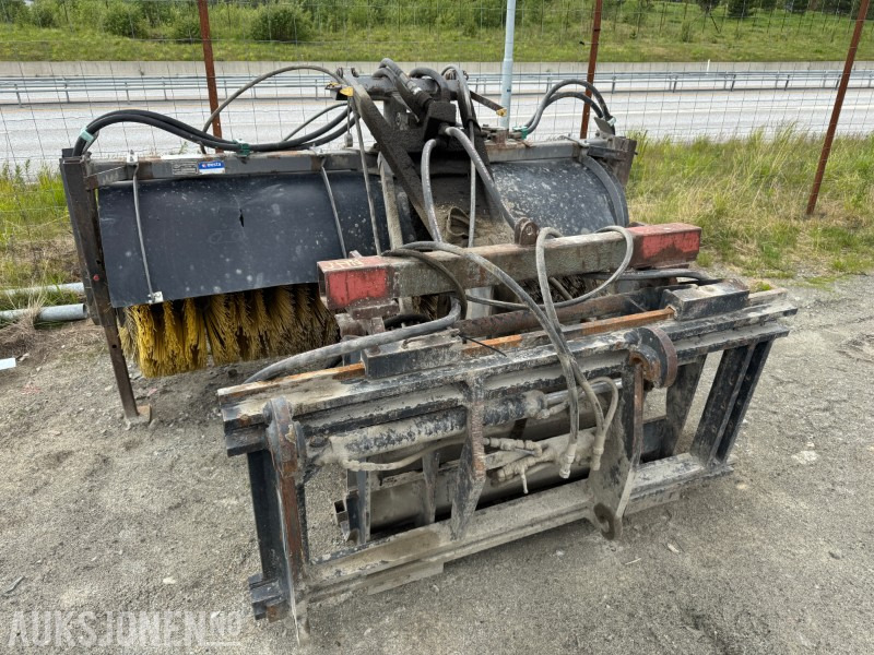 1995 Holms kost for hjullaster med BM feste og sideforskyvning - Attachment for Construction machinery: picture 2 1995 Holms kost for hjullaster med BM feste og sideforskyvning - Attachment for Construction machinery: picture 2