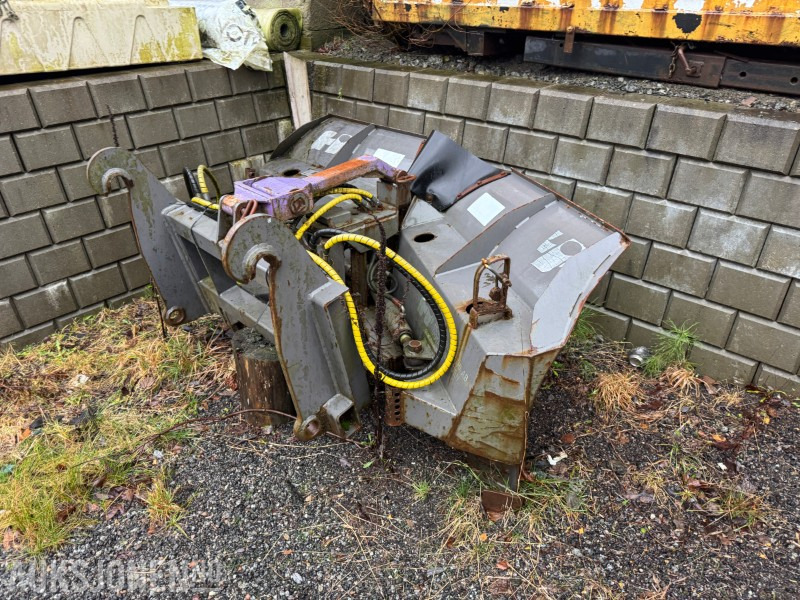 1999 Andre Holms KHV 240 snøplog med BM-feste selges - Attachment for Construction machinery: picture 3 1999 Andre Holms KHV 240 snøplog med BM-feste selges - Attachment for Construction machinery: picture 3