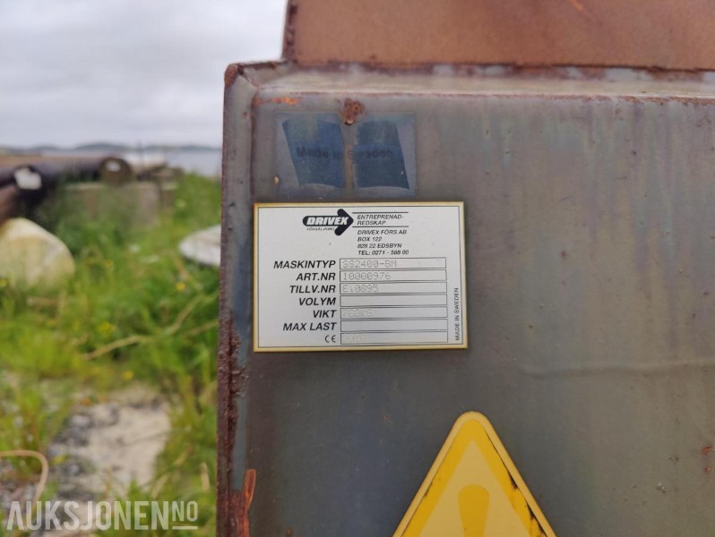 2010 DRIVEX Sandspredeskuffe med BM feste - Attachment for Construction machinery: picture 3 2010 DRIVEX Sandspredeskuffe med BM feste - Attachment for Construction machinery: picture 3