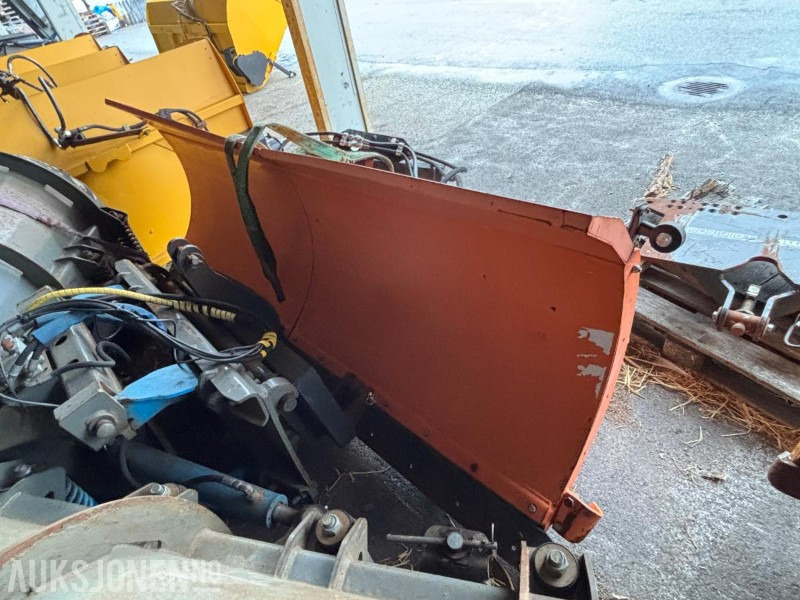 2010 Pronar PU-2600 Snøplog - Attachment for Construction machinery: picture 2 2010 Pronar PU-2600 Snøplog - Attachment for Construction machinery: picture 2