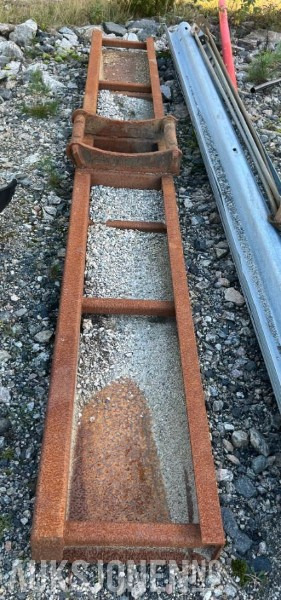 2015 Avrettingsbjelke Planke med s60 feste - Attachment for Construction machinery: picture 1 2015 Avrettingsbjelke Planke med s60 feste - Attachment for Construction machinery: picture 1
