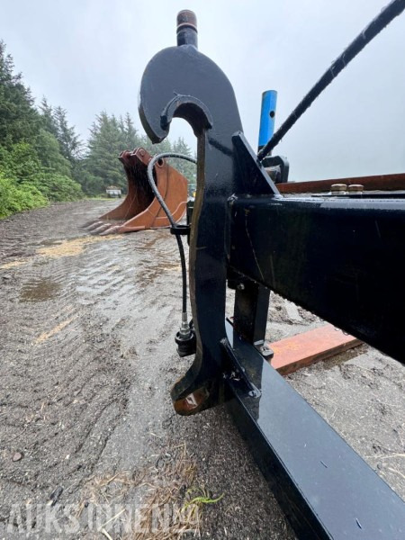 2021 SE Pallegafler med hydraulisk bredding - Volvo BM feste - Attachment for Construction machinery: picture 5 2021 SE Pallegafler med hydraulisk bredding - Volvo BM feste - Attachment for Construction machinery: picture 5