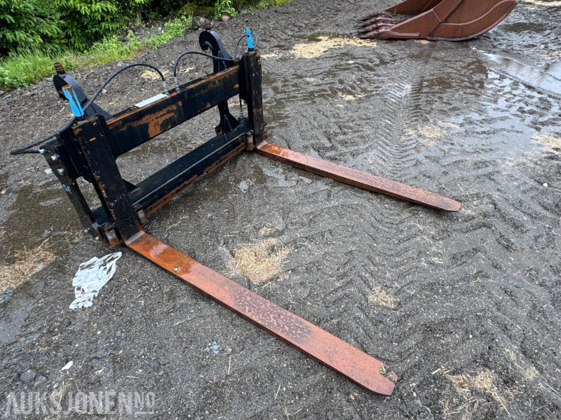2021 SE Pallegafler med hydraulisk bredding - Volvo BM feste - Attachment for Construction machinery: picture 3 2021 SE Pallegafler med hydraulisk bredding - Volvo BM feste - Attachment for Construction machinery: picture 3