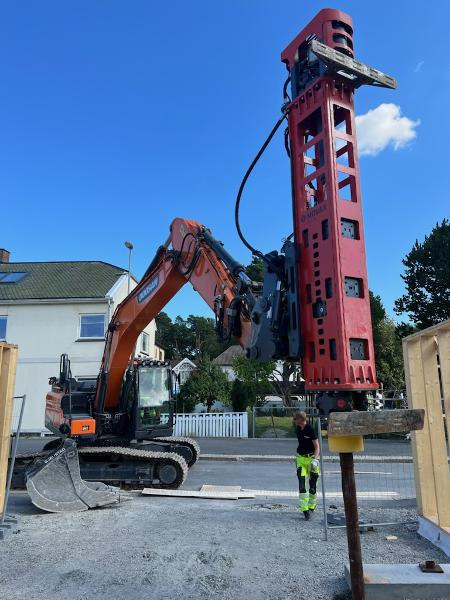 2022 Movax DH-25 pålehammer - S70 feste m/Oilquick-kobling. - Attachment for Construction machinery: picture 1 2022 Movax DH-25 pålehammer - S70 feste m/Oilquick-kobling. - Attachment for Construction machinery: picture 1