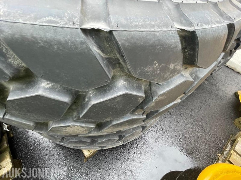 4 stk. NYE Bridgestone VJT 20,5/R 25 dekk - VOLVO L 60/70/90 - Attachment for Construction machinery: picture 5 4 stk. NYE Bridgestone VJT 20,5/R 25 dekk - VOLVO L 60/70/90 - Attachment for Construction machinery: picture 5