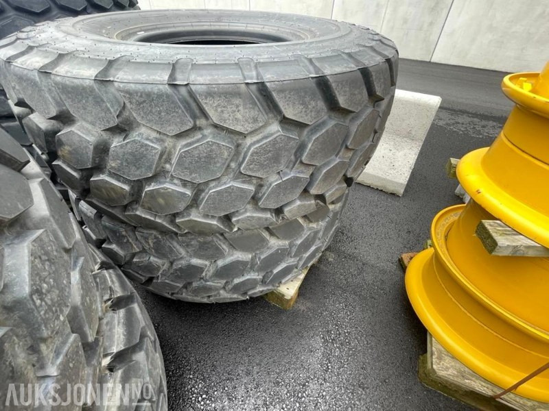 4 stk. NYE Bridgestone VJT 20,5/R 25 dekk - VOLVO L 60/70/90 - Attachment for Construction machinery: picture 1 4 stk. NYE Bridgestone VJT 20,5/R 25 dekk - VOLVO L 60/70/90 - Attachment for Construction machinery: picture 1