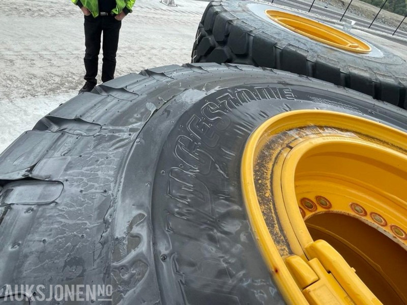 4 stk. NYE Bridgestone VJT 23,5/R 25 dekk - VOLVO L 110/120. Med felg! - Attachment for Construction machinery: picture 5 4 stk. NYE Bridgestone VJT 23,5/R 25 dekk - VOLVO L 110/120. Med felg! - Attachment for Construction machinery: picture 5