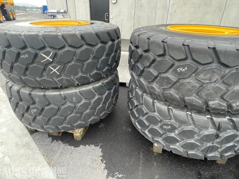 4 stk. NYE Bridgestone VJT 23,5/R 25 dekk - VOLVO L 110/120. Med felg! - Attachment for Construction machinery: picture 3 4 stk. NYE Bridgestone VJT 23,5/R 25 dekk - VOLVO L 110/120. Med felg! - Attachment for Construction machinery: picture 3