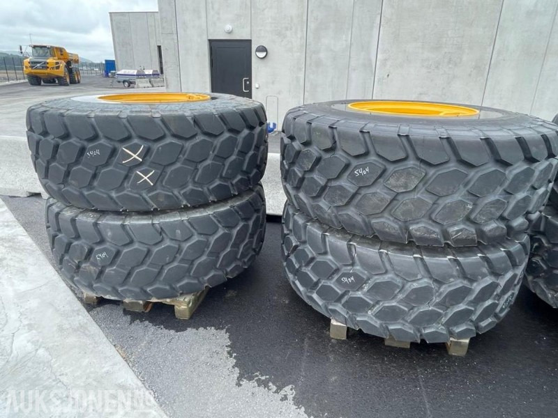 4 stk. NYE Bridgestone VJT 23,5/R 25 dekk - VOLVO L 110/120. Med felg! - Attachment for Construction machinery: picture 1 4 stk. NYE Bridgestone VJT 23,5/R 25 dekk - VOLVO L 110/120. Med felg! - Attachment for Construction machinery: picture 1