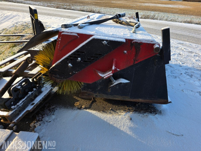 Bucket feieaggregat 188 cm bredt til bobcat - Attachment for Construction machinery: picture 5 Bucket feieaggregat 188 cm bredt til bobcat - Attachment for Construction machinery: picture 5