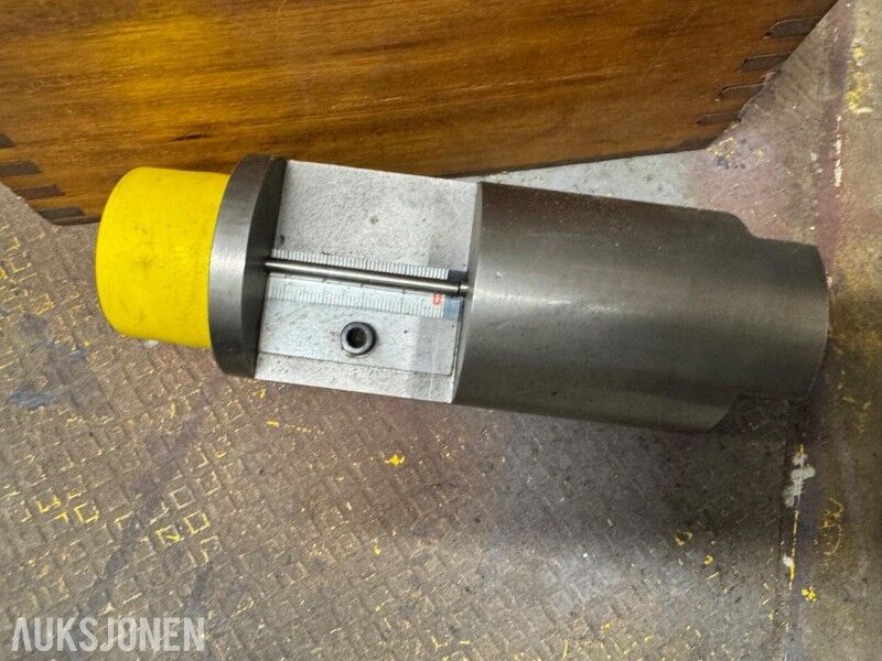 Dynamo til Kobelco SK70 - Attachment for Construction machinery: picture 2 Dynamo til Kobelco SK70 - Attachment for Construction machinery: picture 2