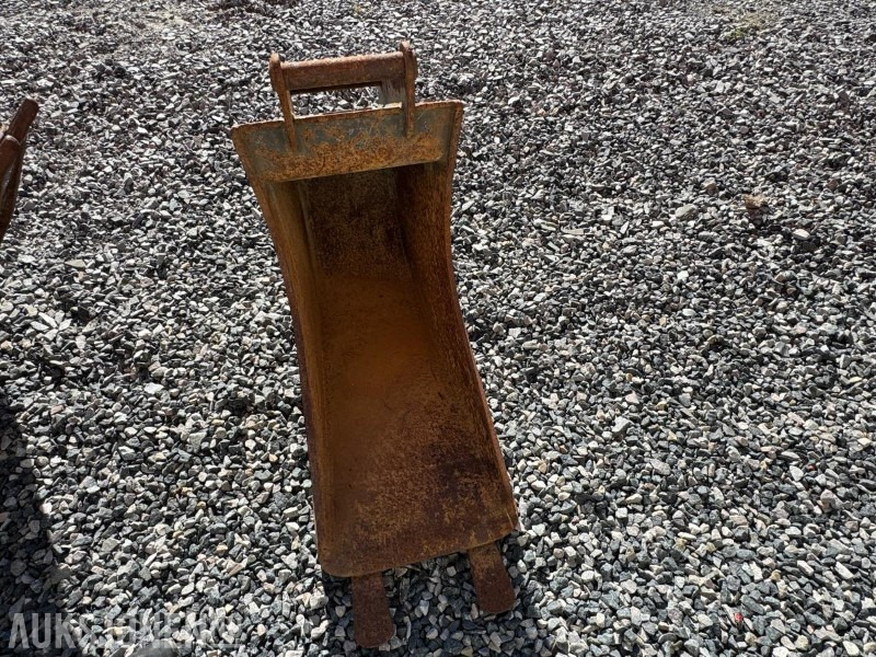Smalskuffe med S40 feste - Attachment for Construction machinery: picture 2 Smalskuffe med S40 feste - Attachment for Construction machinery: picture 2