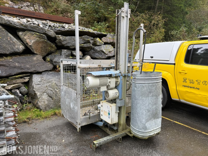 Geda 300Z / ZG Vareheis / byggeheis – 300 kg – komplett med mast - Aerial platform: picture 1 Geda 300Z / ZG Vareheis / byggeheis – 300 kg – komplett med mast - Aerial platform: picture 1