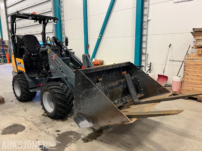 Wheel loader Giant G2300: picture 1