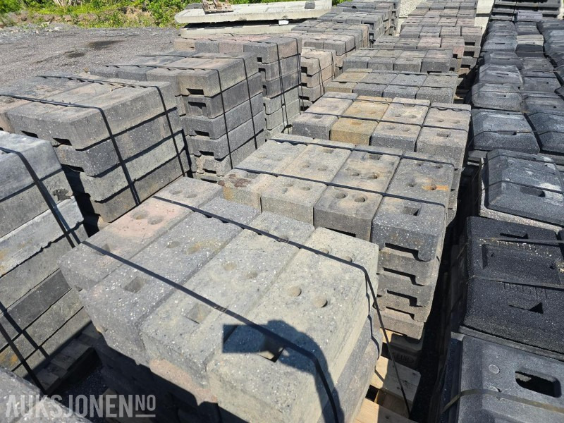 Gjerdeføtter, 40 stk - Construction equipment: picture 1 Gjerdeføtter, 40 stk - Construction equipment: picture 1