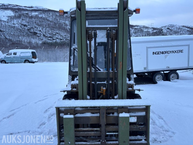 1986 Komatsu FD-45-T4 motvekts truck - Material handling equipment: picture 3 1986 Komatsu FD-45-T4 motvekts truck - Material handling equipment: picture 3