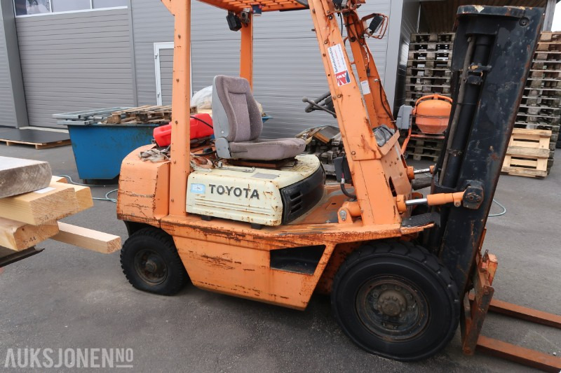 1986 Toyota 4FG-25 FSV Truck - rep.objekt uten minstepris - Material handling equipment: picture 5 1986 Toyota 4FG-25 FSV Truck - rep.objekt uten minstepris - Material handling equipment: picture 5