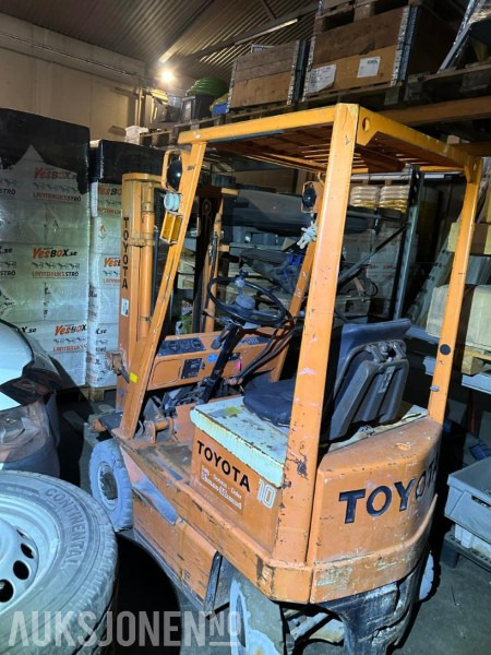 1987 Toyota 4RB10 Truck // gaffeltruck - rep-objekt - Material handling equipment: picture 3 1987 Toyota 4RB10 Truck // gaffeltruck - rep-objekt - Material handling equipment: picture 3