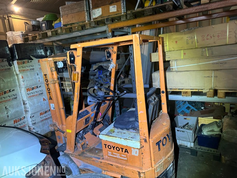 1987 Toyota 4RB10 Truck // gaffeltruck - rep-objekt - Material handling equipment: picture 1 1987 Toyota 4RB10 Truck // gaffeltruck - rep-objekt - Material handling equipment: picture 1