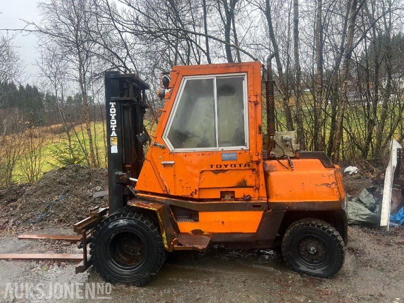 1990 Toyota 02- 3 FD40. Truck med sideforskyvning - MVA-FRI - Material handling equipment: picture 1 1990 Toyota 02- 3 FD40. Truck med sideforskyvning - MVA-FRI - Material handling equipment: picture 1