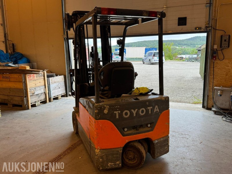2005 Toyota 7FBEF15 gaffeltruck / 5 meter løftehøyde - Material handling equipment: picture 3 2005 Toyota 7FBEF15 gaffeltruck / 5 meter løftehøyde - Material handling equipment: picture 3