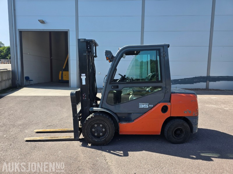 2008 Toyota Tonero 35 Motvektstruck - Diesel - 7972 Arbeidstimer - - Material handling equipment: picture 2 2008 Toyota Tonero 35 Motvektstruck - Diesel - 7972 Arbeidstimer - - Material handling equipment: picture 2