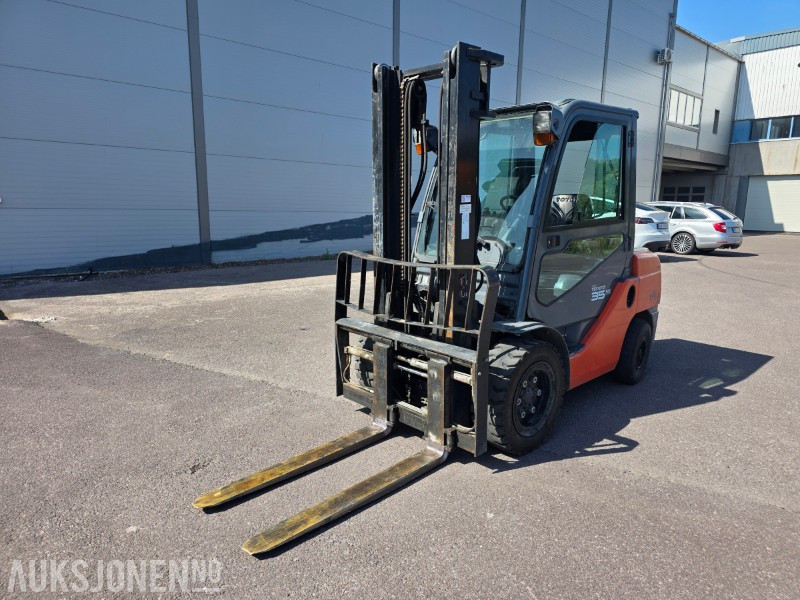 2008 Toyota Tonero 35 Motvektstruck - Diesel - 7972 Arbeidstimer - - Material handling equipment: picture 1 2008 Toyota Tonero 35 Motvektstruck - Diesel - 7972 Arbeidstimer - - Material handling equipment: picture 1