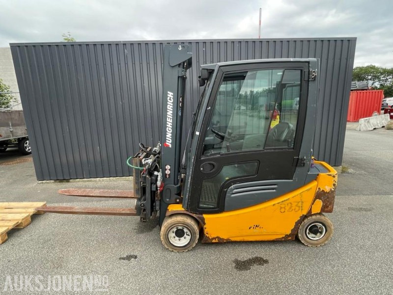2012 Jungheinrich EFG 320 EL.Truck - Ravas vekt - 7 m. løftehøyde - 2 tonn løftekapasitet - 4812 timer. - Material handling equipment: picture 2 2012 Jungheinrich EFG 320 EL.Truck - Ravas vekt - 7 m. løftehøyde - 2 tonn løftekapasitet - 4812 timer. - Material handling equipment: picture 2