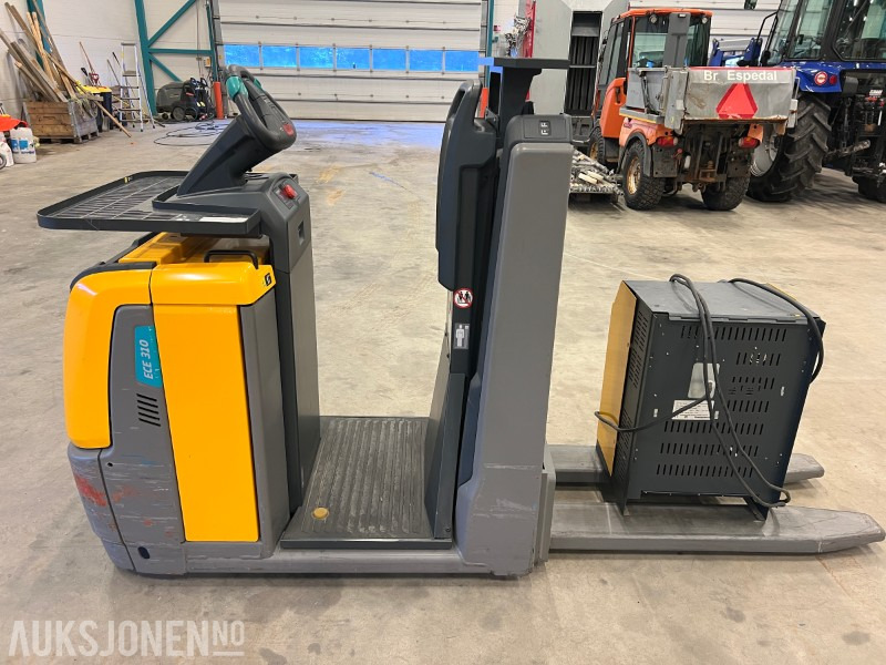 2016 Jungheinrich ECE 310 HP - Material handling equipment: picture 4 2016 Jungheinrich ECE 310 HP - Material handling equipment: picture 4