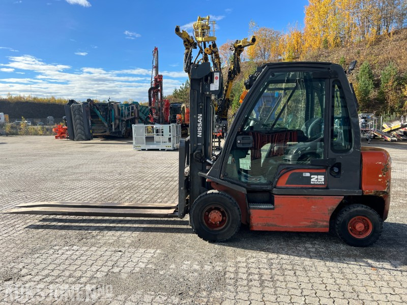 Nissan E25 med 2500kg løfte kapasitet 3,3 m løfte høyde - Material handling equipment: picture 2 Nissan E25 med 2500kg løfte kapasitet 3,3 m løfte høyde - Material handling equipment: picture 2