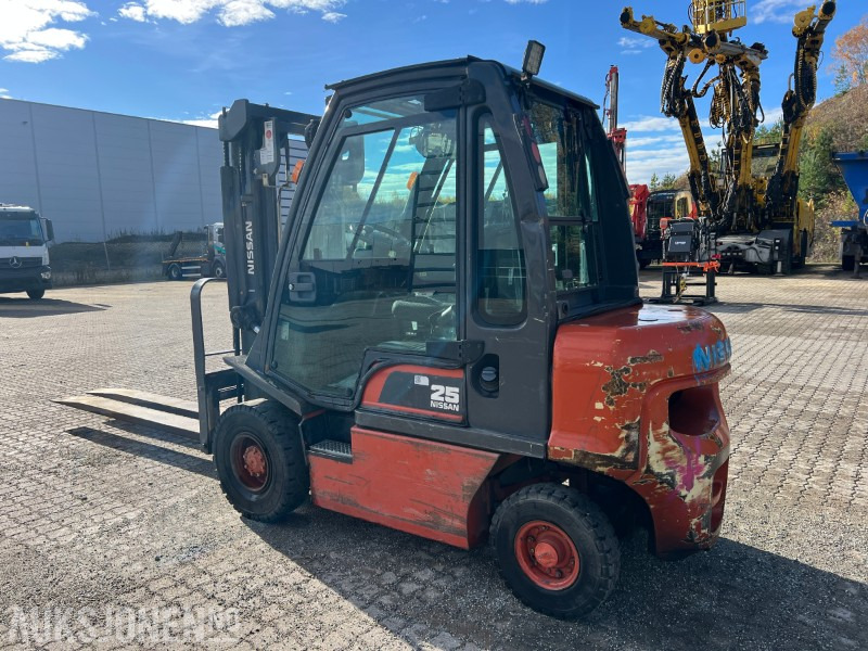 Nissan E25 med 2500kg løfte kapasitet 3,3 m løfte høyde - Material handling equipment: picture 3 Nissan E25 med 2500kg løfte kapasitet 3,3 m løfte høyde - Material handling equipment: picture 3