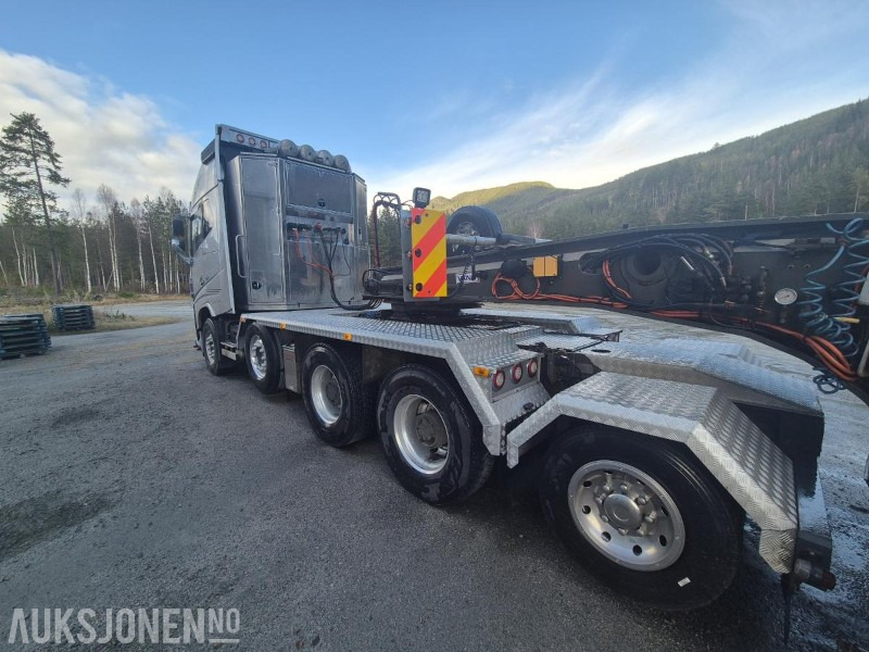 2017 Volvo FH 16 / 750, 8x4+2 Tungtrekker med 2019 Vang 3+1 akslet brønnhenger - Municipal/ Special vehicle: picture 4 2017 Volvo FH 16 / 750, 8x4+2 Tungtrekker med 2019 Vang 3+1 akslet brønnhenger - Municipal/ Special vehicle: picture 4