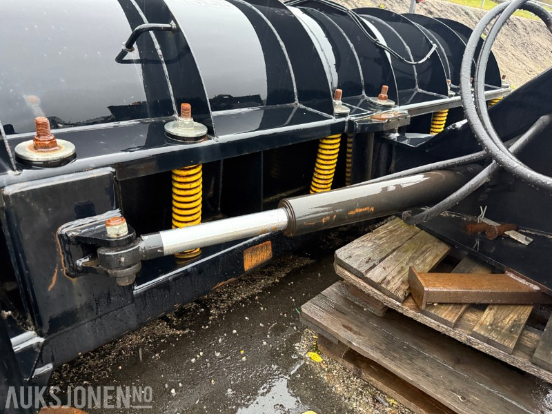 Truck Gradmeko Plog med Markeringslys, Paralellogram og Fjærbelastet slitestål: picture 11 Truck Gradmeko Plog med Markeringslys, Paralellogram og Fjærbelastet slitestål: picture 11