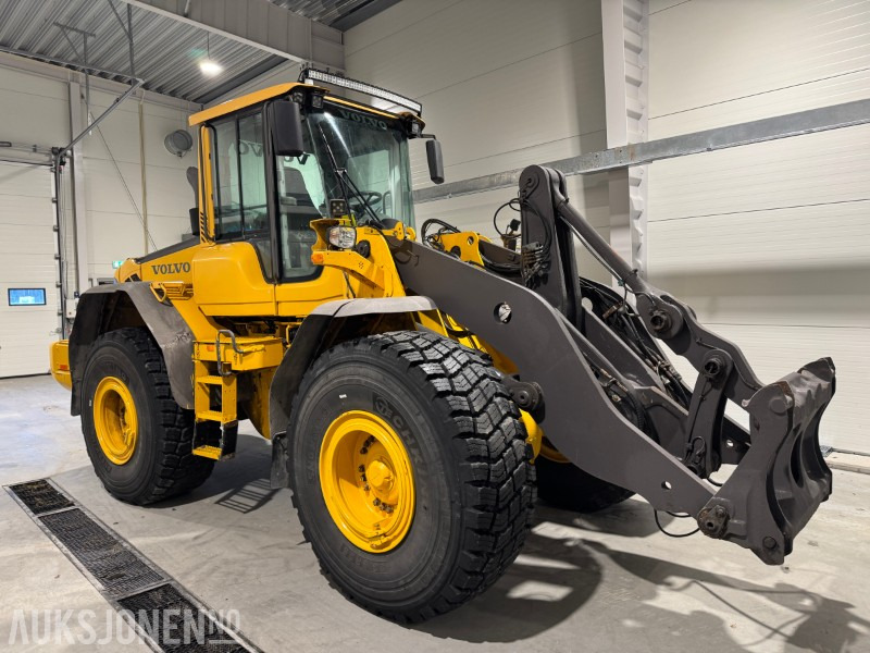 VOLVO L120F HJULLASTER MED SKUFFE, SENTRALSMØRING OG 2 SETT HJUL - Wheel loader: picture 4 VOLVO L120F HJULLASTER MED SKUFFE, SENTRALSMØRING OG 2 SETT HJUL - Wheel loader: picture 4