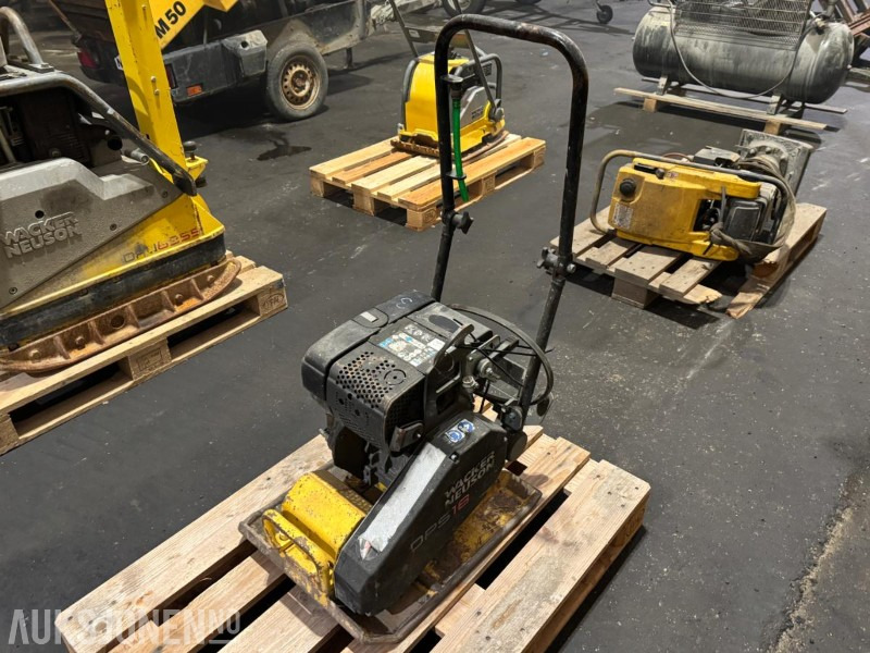 Wacker Neuson DPS18 vibroplate - Roller: picture 1 Wacker Neuson DPS18 vibroplate - Roller: picture 1