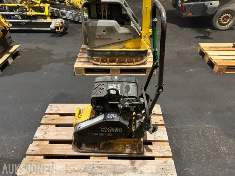 Wacker Neuson DPS18 vibroplate - Roller: picture 2 Wacker Neuson DPS18 vibroplate - Roller: picture 2