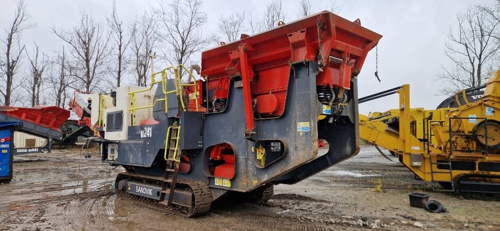 Sandvik QJ 241 - Mobile crusher: picture 2 Sandvik QJ 241 - Mobile crusher: picture 2