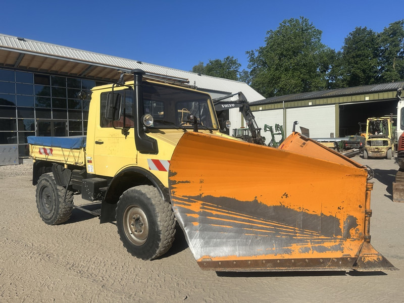 Mercedes-Benz Unimog U 1000 32.883km // ORIGINAL MILEAGE - Snow removal vehicle: picture 2 Mercedes-Benz Unimog U 1000 32.883km // ORIGINAL MILEAGE - Snow removal vehicle: picture 2