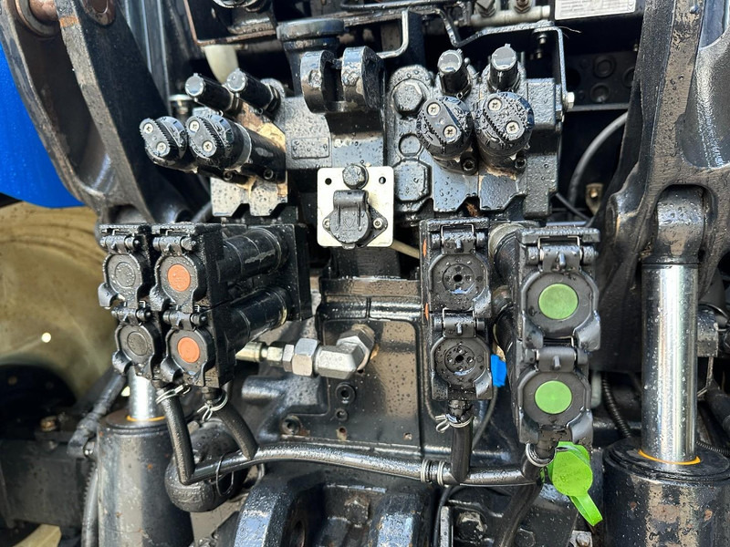 Farm tractor New Holland T7.235 Power Command: picture 19