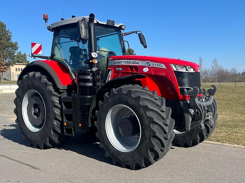 Massey Ferguson MF 8740 S "Exclusive Ausstattung" - Farm tractor: picture 1 Massey Ferguson MF 8740 S "Exclusive Ausstattung" - Farm tractor: picture 1