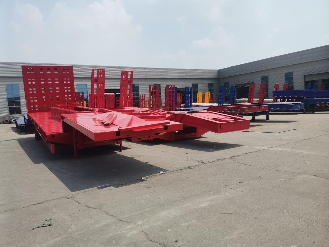 ZHICHENG Semni Flat Bed Low Bed Floater with 3 Axles 4 Axles New or Used 12M 13.75M In High Quality - Low loader semi-trailer: picture 4 ZHICHENG Semni Flat Bed Low Bed Floater with 3 Axles 4 Axles New or Used 12M 13.75M In High Quality - Low loader semi-trailer: picture 4