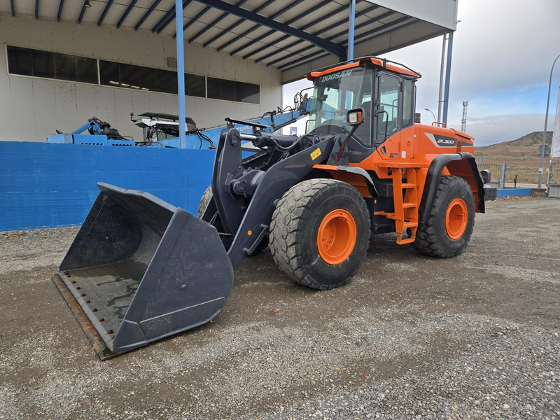Doosan DL300-5 - Wheel loader: picture 3 Doosan DL300-5 - Wheel loader: picture 3
