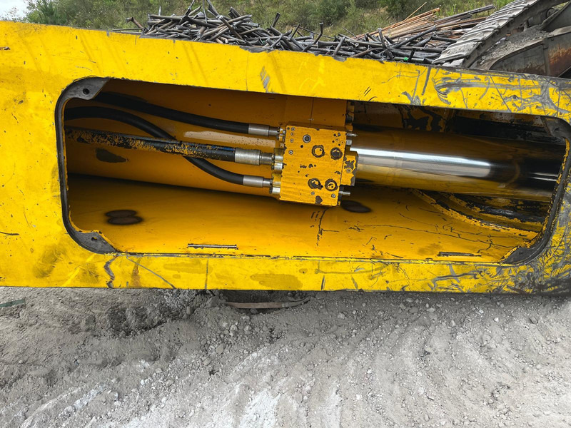 Genesis GXP 2500R - Demolition shears for Construction machinery: picture 2 Genesis GXP 2500R - Demolition shears for Construction machinery: picture 2